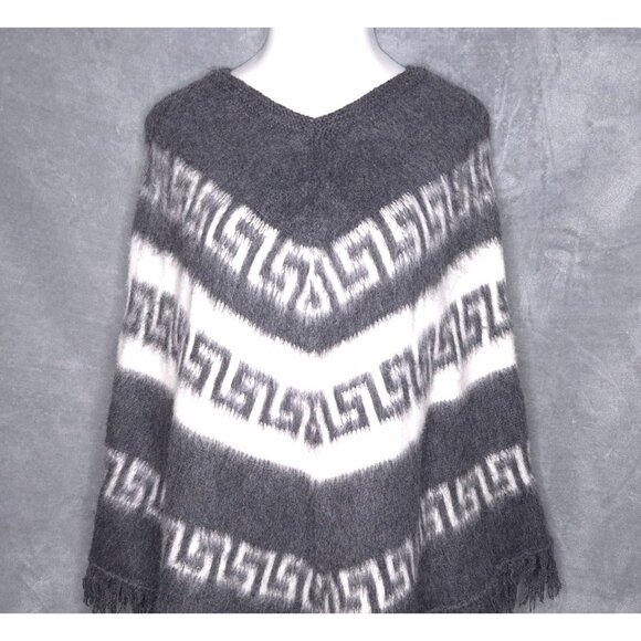 Gamboa Alpaca Wool Poncho Womens OS Gray White Chevron Pattern Fringe Hem - Picture 1 of 6
